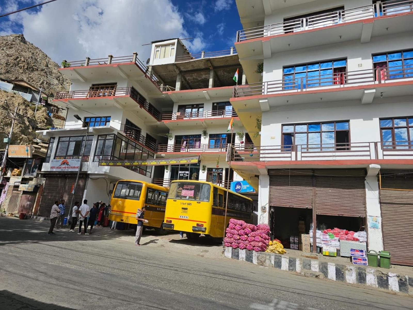 Hotel Afzal And Restaurant Kargil Ngoại thất bức ảnh